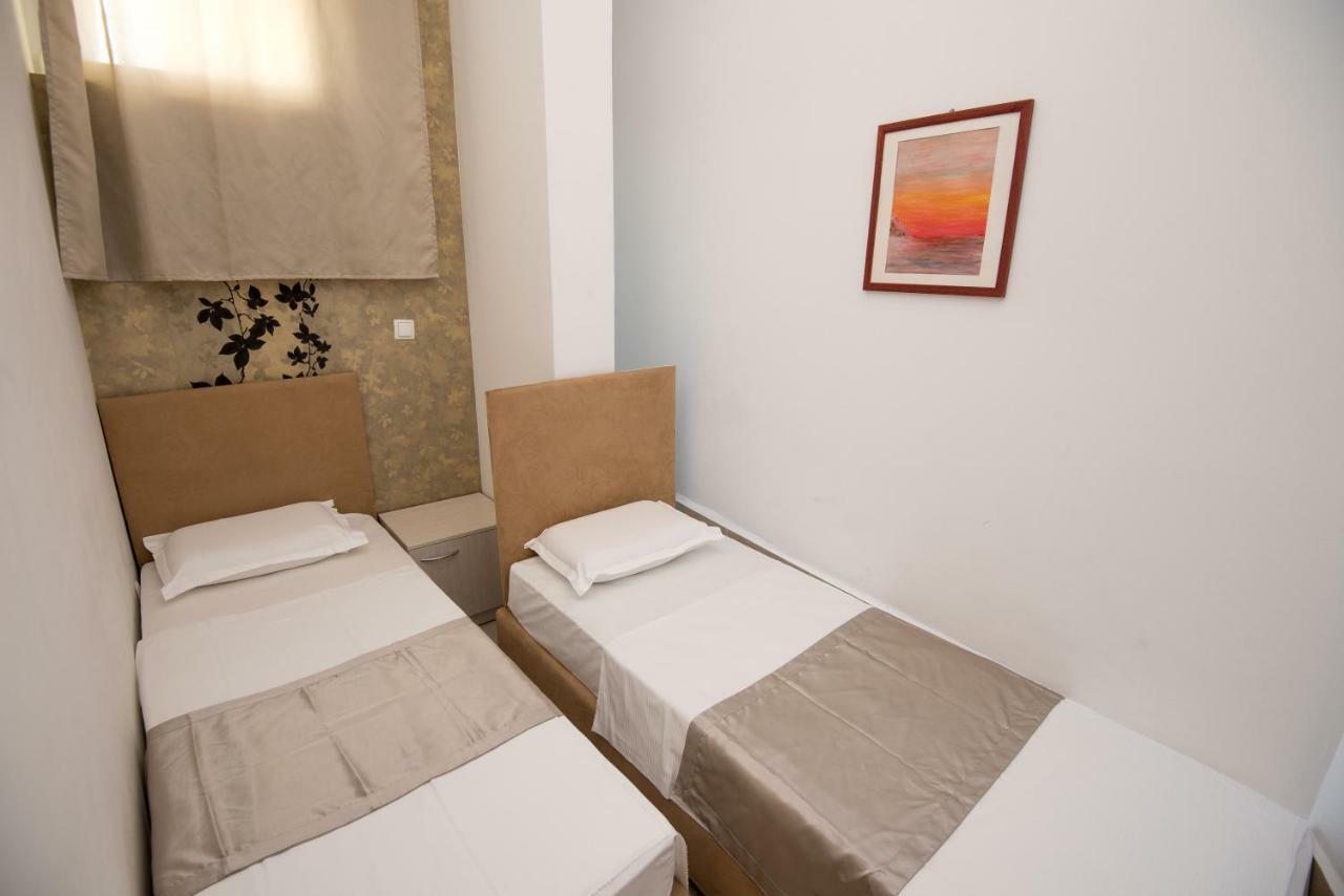 Apartments Vela Sollis Marusici  エクステリア 写真
